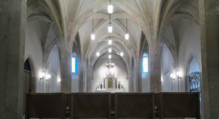 A Szent Mihály Főszékesegyházi kripta látogatási rendje